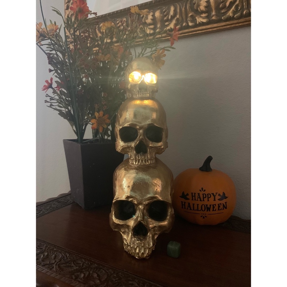 💀 NEW GOTHIC HALLOWEEN TABLETOP DECOR 3 TIER GOLD HUMAN SKULLS LIGHT UP FIGURE - Picture 8 of 10